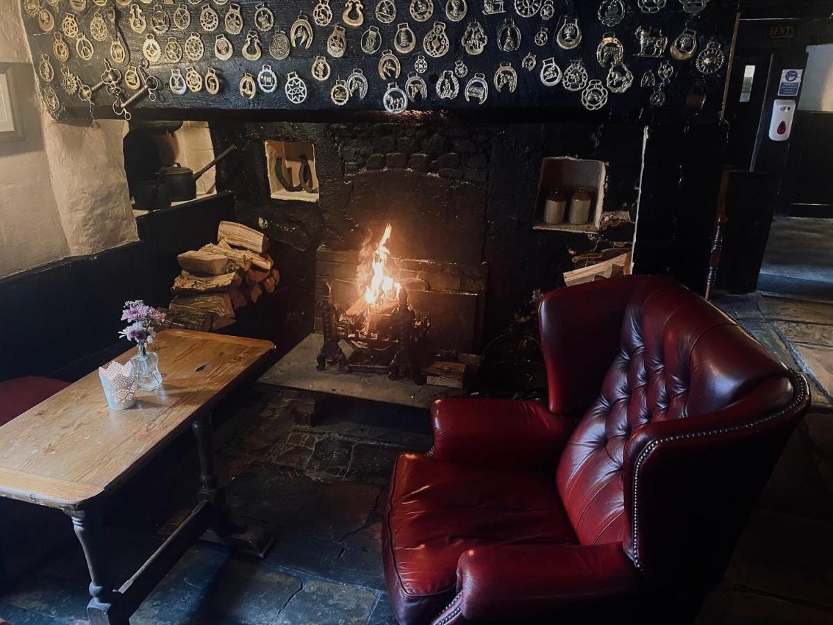 Bed and Breakfast The Tuckers Arms Axminster Exterior foto